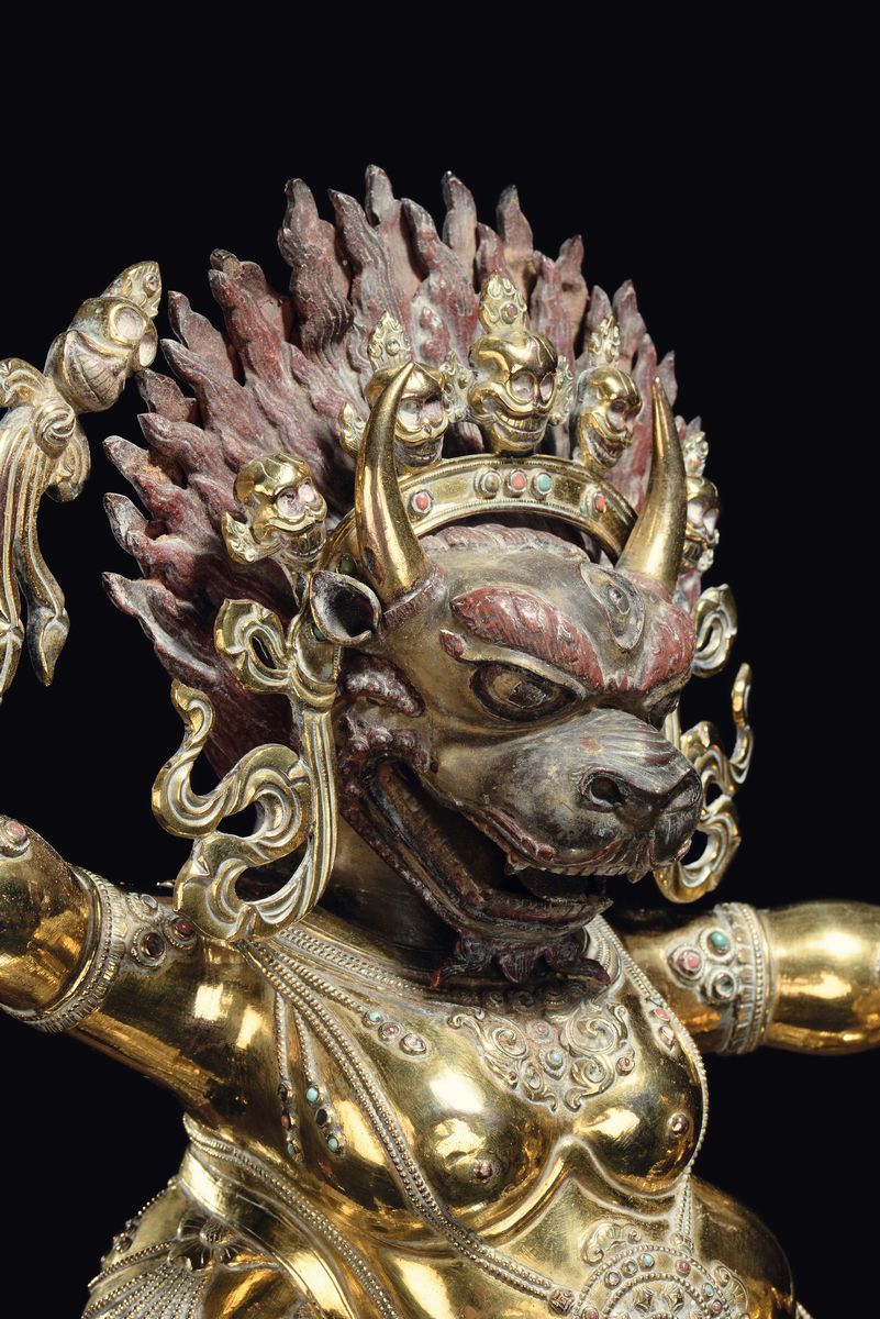 Importante Scultura di Outer Yama in Rame Dorato Repussè, Cina, Dinastia Qing, Epoca Qianlong (17...