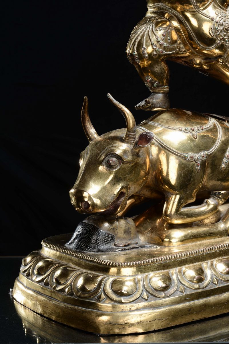 Importante Scultura di Outer Yama in Rame Dorato Repussè, Cina, Dinastia Qing, Epoca Qianlong (17...