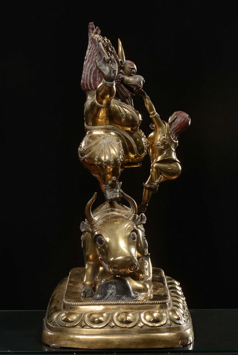 Importante Scultura di Outer Yama in Rame Dorato Repussè, Cina, Dinastia Qing, Epoca Qianlong (17...