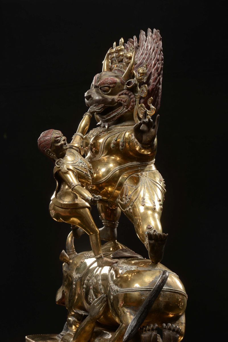 Importante Scultura di Outer Yama in Rame Dorato Repussè, Cina, Dinastia Qing, Epoca Qianlong (17...