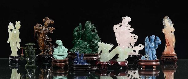 Lotto composto da dieci sculture in pietra dura raffiguranti personaggi, Cina, XX secolo