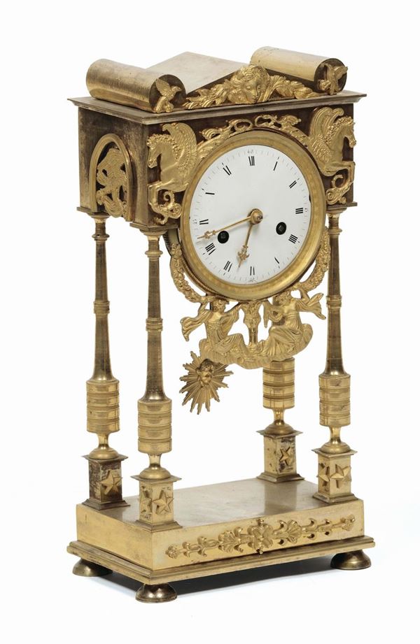 Pendola Carlo X a portico in bronzo dorato, Francia prima metà XIX secolo