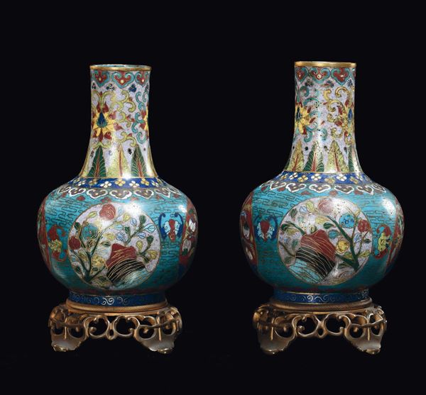 Coppia di vasi cloisonnè a balaustro, Cina, Dinastia Qing, XIX secolo