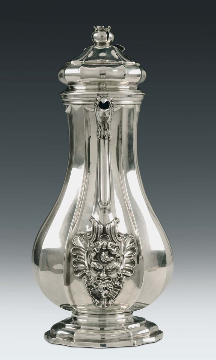 Importante Caffettiera in Argento Fuso, Sbalzato e Cesellato, Stato Pontificio Seconda Metà del X...