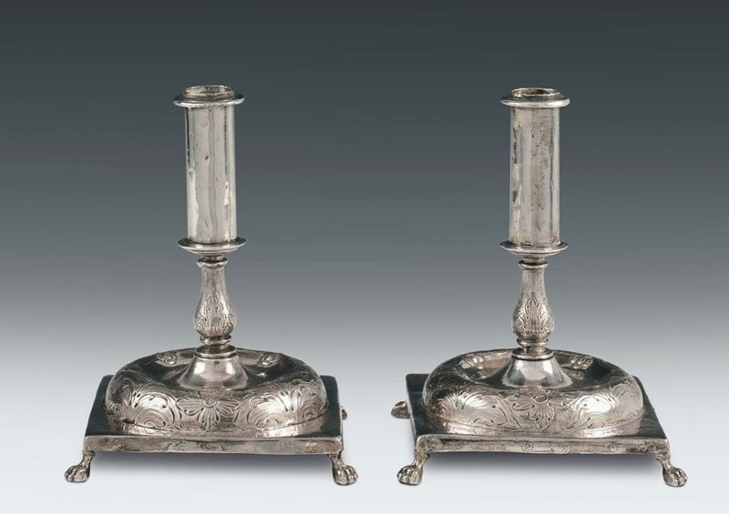 A pair of molten, embossed and chiselled silver candlesticks, silversmith 17th-18th century  - Auction Silver an a Filigrana Collection - II - Cambi Casa d'Aste