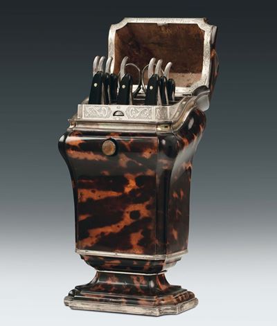 Cofanetto Porta Rasoi in Tartaruga Bionda con Finimenti in Argento, Spagna (barcellona?) XVIII Se...
