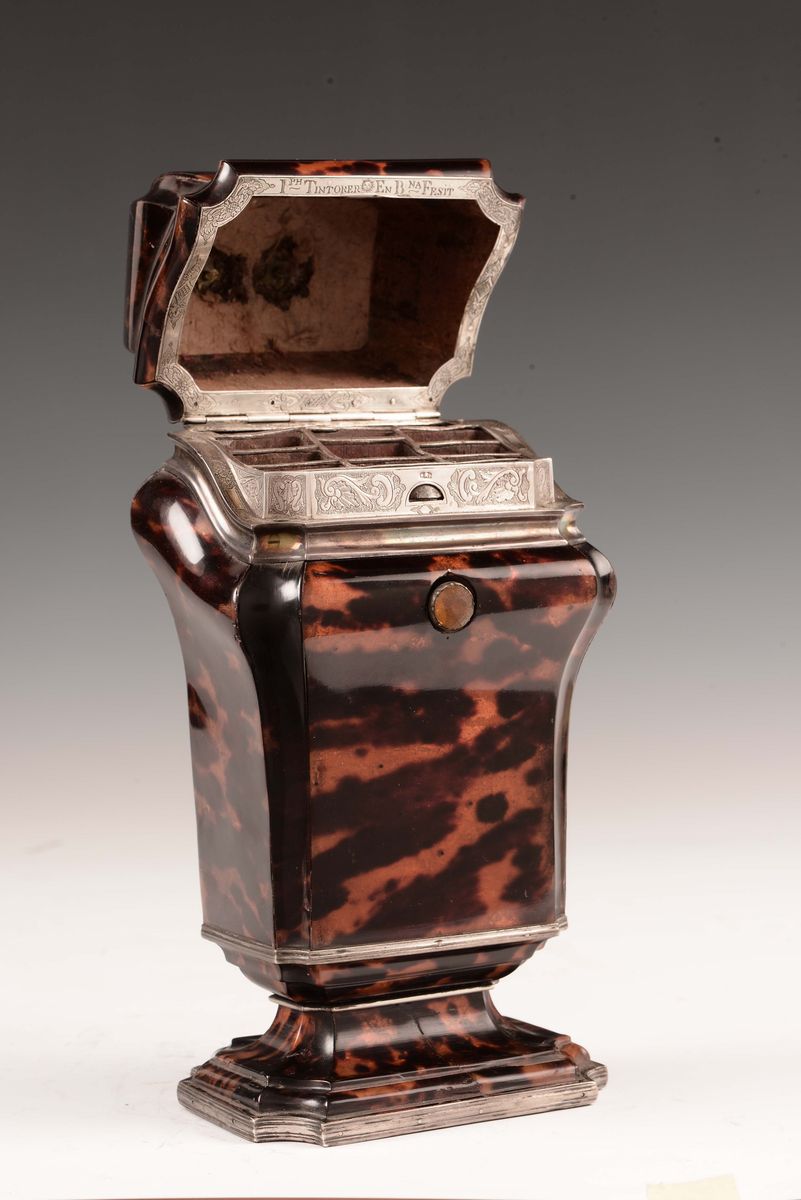 Cofanetto Porta Rasoi in Tartaruga Bionda con Finimenti in Argento, Spagna (barcellona?) XVIII Se...