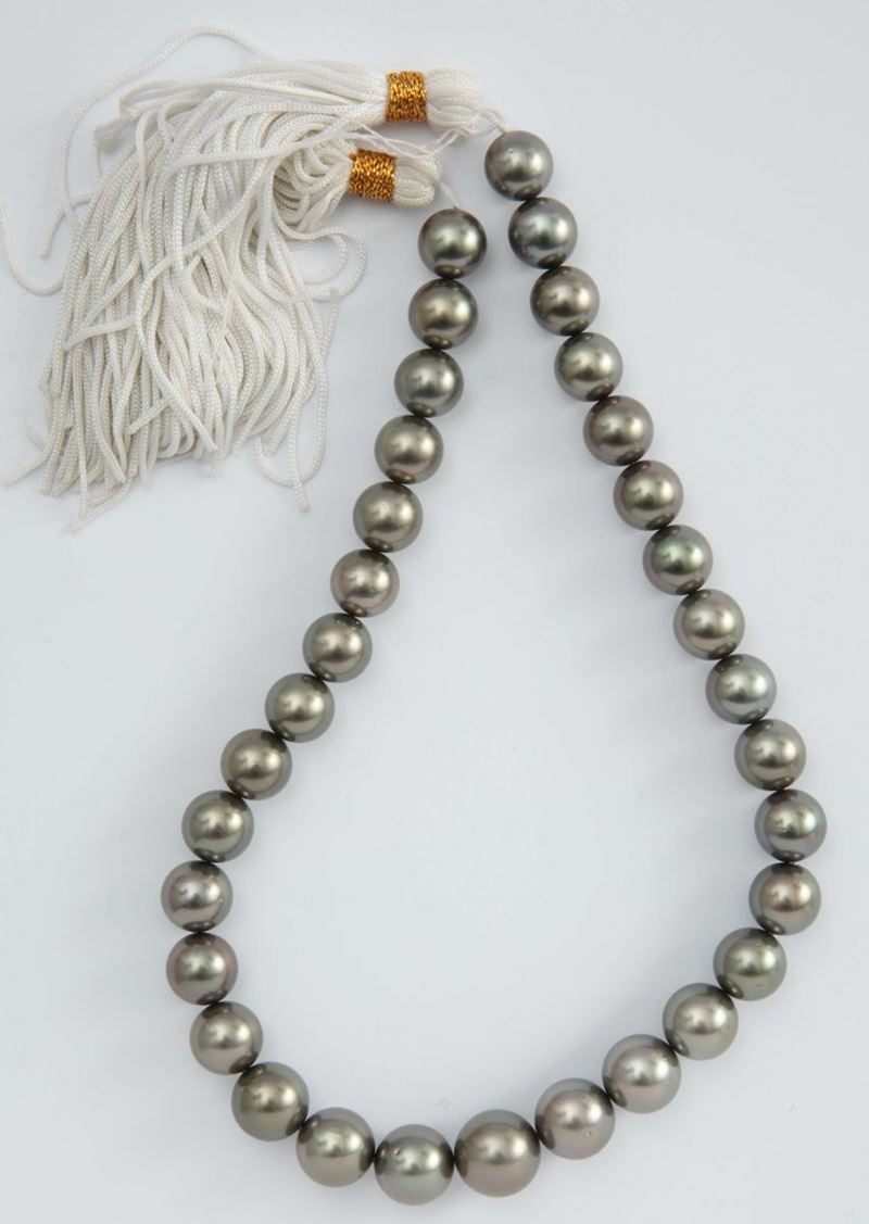 A Tahiti single strand pearls  - Auction Fine Jewels - I - Cambi Casa d'Aste