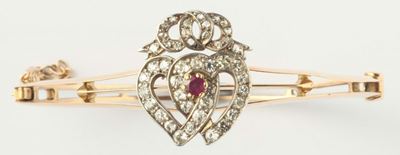 Bracciale Rigido con Coppia di Cuori e Nodo D'amore in Diamanti ed un Piccolo Rubino