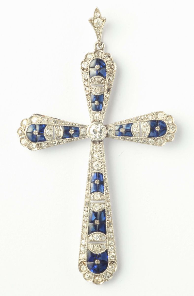 A diamond, sapphire and gold cross  - Auction Fine Jewels - I - Cambi Casa d'Aste