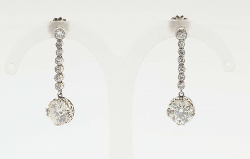 Orecchini pendenti con diamante di vecchio taglio di ct 1,15 circa  - Asta Fine Jewels - I - Cambi Casa d'Aste