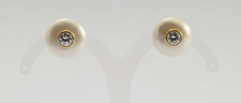 Damiani, orecchini di perle con diamante centrale  - Asta Fine Jewels - I - Cambi Casa d'Aste