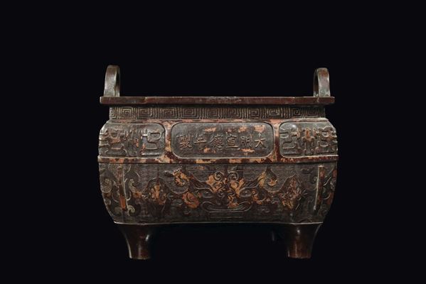 Incensiere in bronzo squadrato con pennellate d'oro, marchio apocrifo Xuande, Cina, Dinastia Qing, epoca Qianlong (1736-1796)