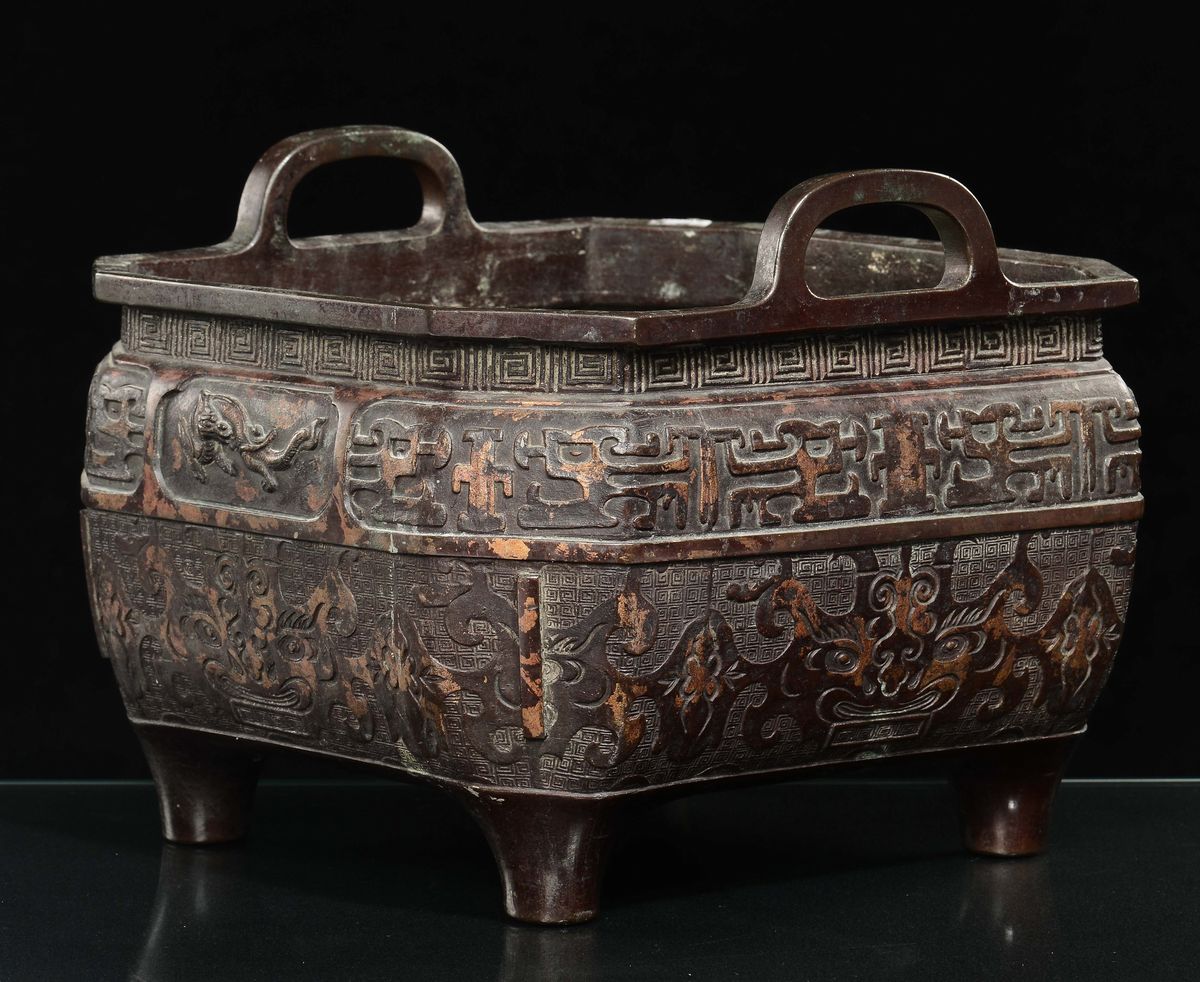 Incensiere in Bronzo Squadrato con Pennellate D'oro, Marchio Apocrifo Xuande, Cina, Dinastia Qing...