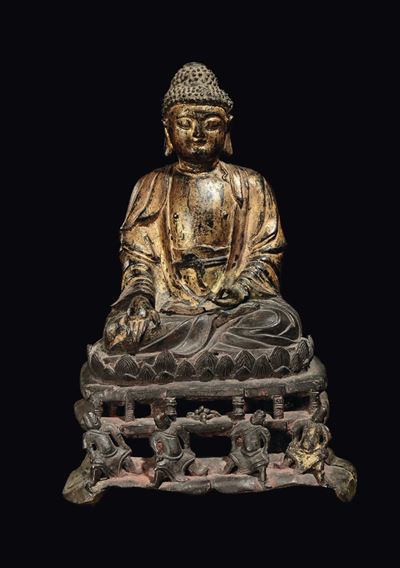 Sakyamuni in Bronzo Dorato Seduto su Fiore di Loto, Cina, Dinastia Ming, XVII Secolo