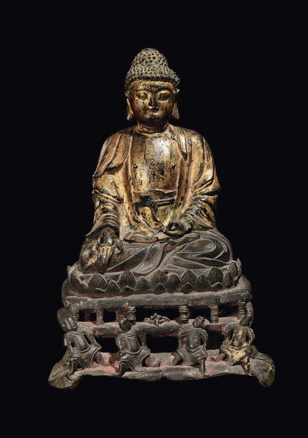 Sakyamuni in bronzo dorato seduto su fiore di loto, Cina, Dinastia Ming, XVII secolo
