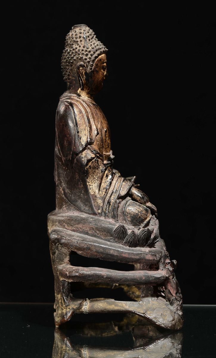 Sakyamuni in Bronzo Dorato Seduto su Fiore di Loto, Cina, Dinastia Ming, XVII Secolo