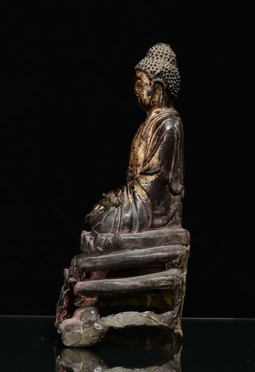 Sakyamuni in Bronzo Dorato Seduto su Fiore di Loto, Cina, Dinastia Ming, XVII Secolo