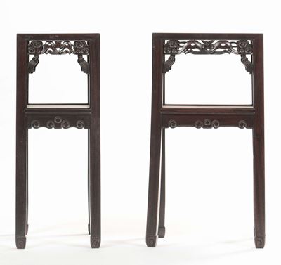 Coppia di Tavolini in Legno di Homu a Base Quadrata, Cina, Dinastia Qing, XIX Secolo