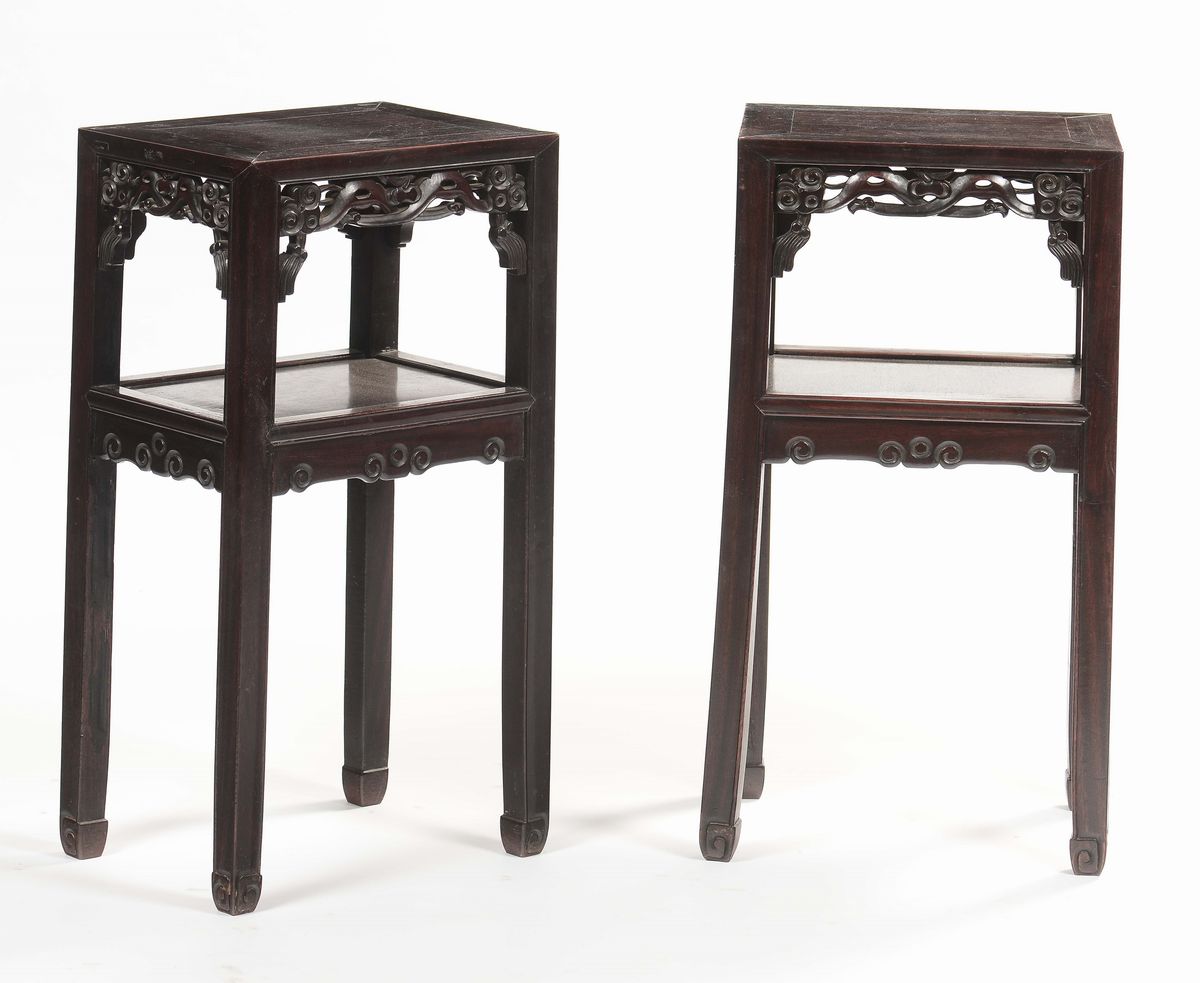 Coppia di Tavolini in Legno di Homu a Base Quadrata, Cina, Dinastia Qing, XIX Secolo