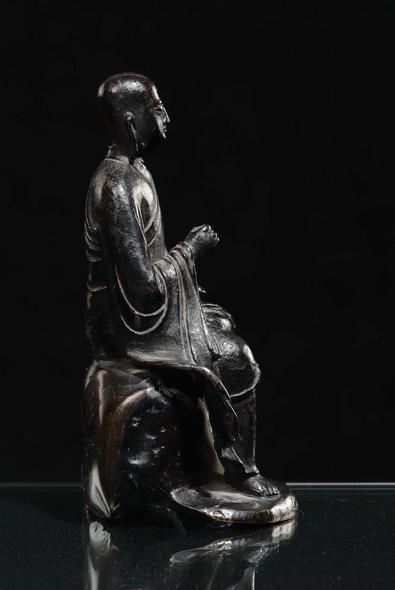 Figura di Lama Seduto su di una Roccia in Bronzo, Cina, Dinastia Ming, Fine XVII Secolo