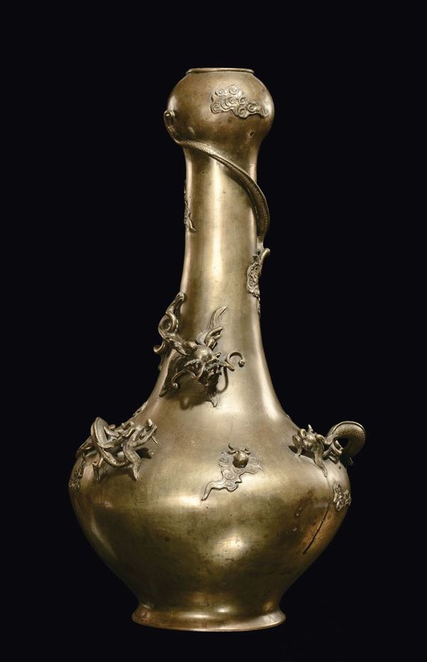 Grande vaso in bronzo con applicazioni di dragoni in rilievo, Cina, Dinastia Qing, epoca Kangxi (1662-1722)