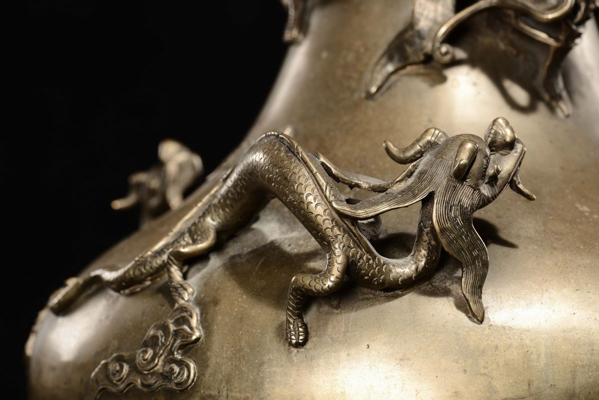 Grande Vaso in Bronzo con Applicazioni di Dragoni in Rilievo, Cina, Dinastia Qing, Epoca Kangxi (...