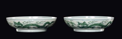 Coppia di Ciotole in Porcellana con Raffigurazioni di Dragoni Verdi, Cina, Dinastia Qing, Epoca K...