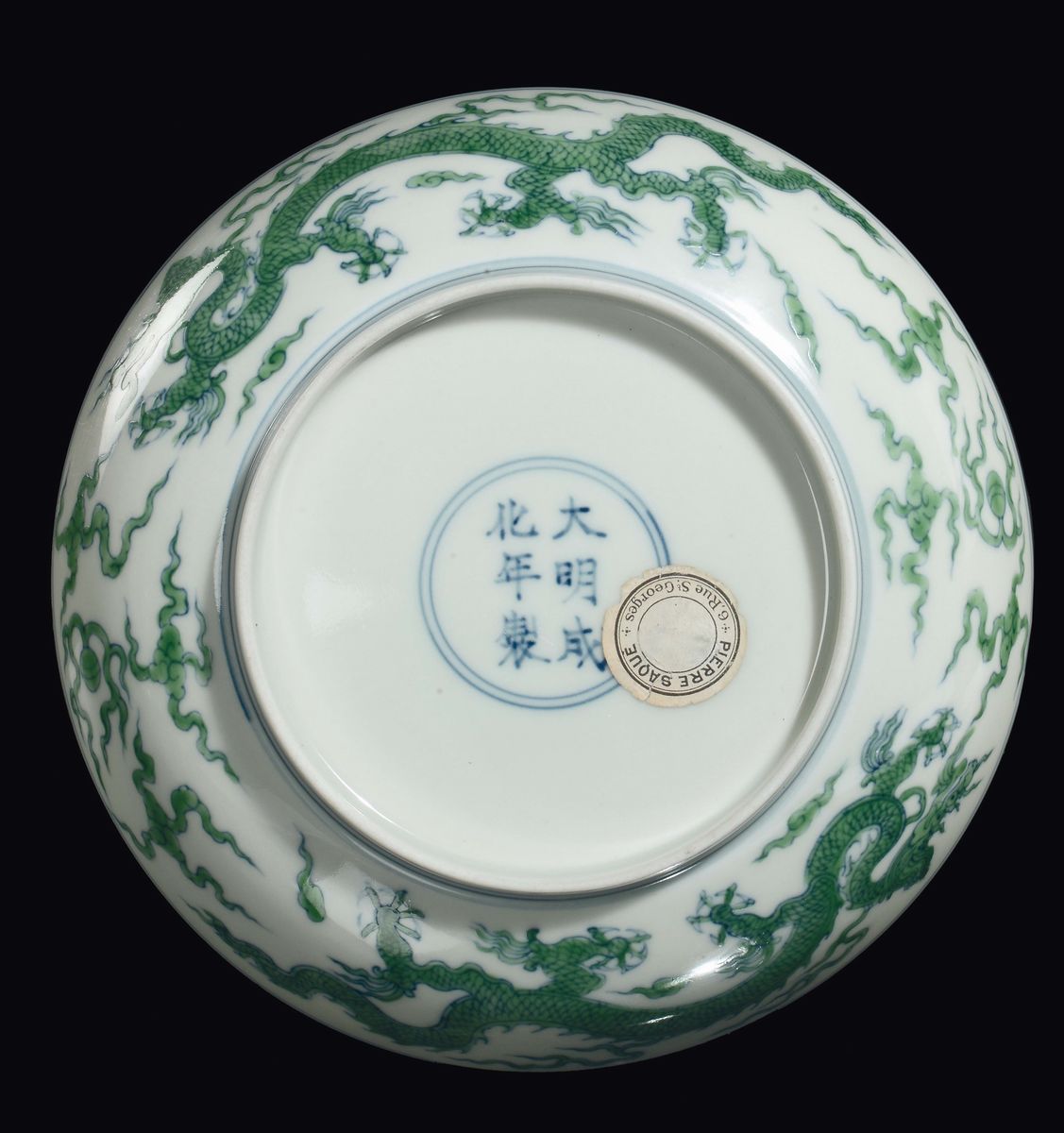 Coppia di Ciotole in Porcellana con Raffigurazioni di Dragoni Verdi, Cina, Dinastia Qing, Epoca K...