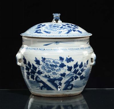 Potiche in Porcellana Bianca e Blu a Decoro Naturalistico, Cina, Inizio XX Secolo