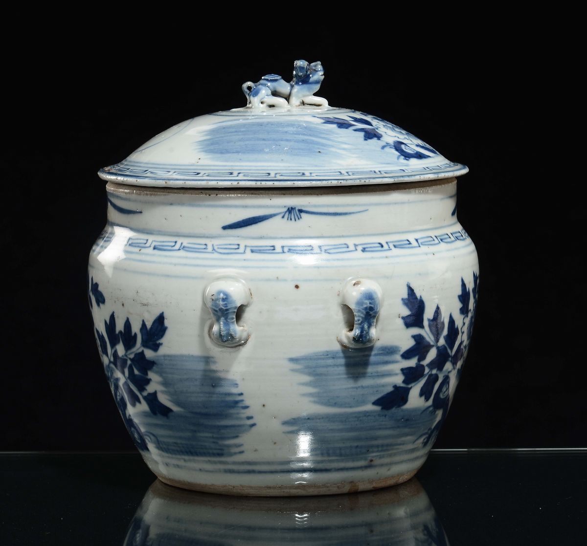 Potiche in Porcellana Bianca e Blu a Decoro Naturalistico, Cina, Inizio XX Secolo