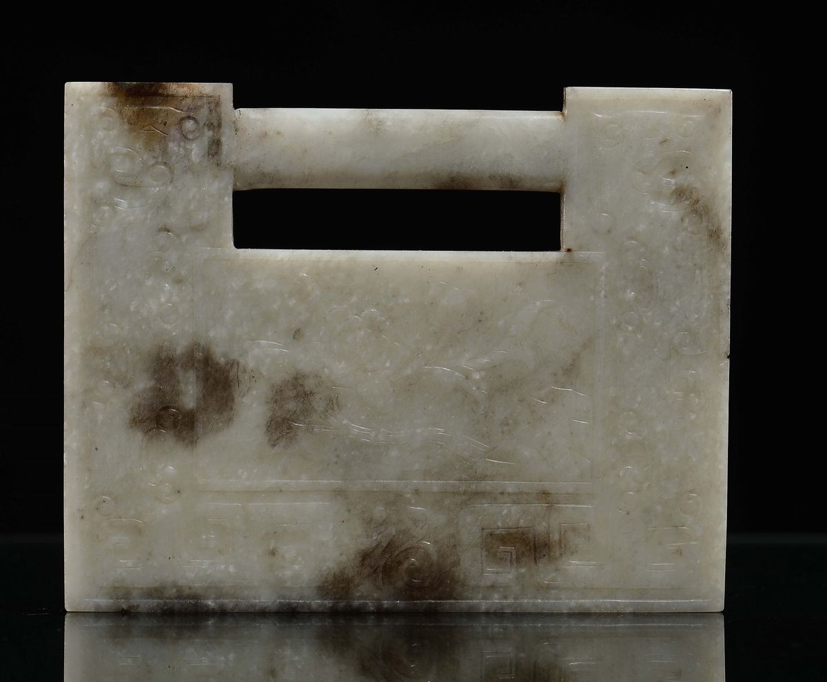 Fibbia in Giada Bianca e Russet con Decoro Arcaico, Cina, Dinastia Qing, XIX Secolo