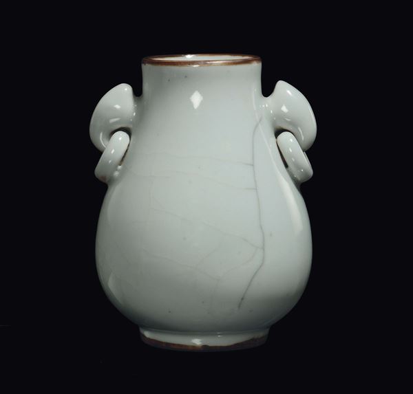 Vaso a doppia ansa in porcellana Claire de Lune, Cina, XX secolo
