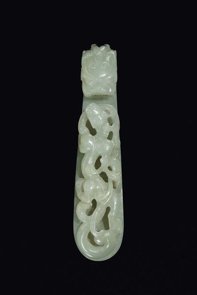 Fibbia in Giada Bianca Scolpita a Guisa di Drago, Cina, Dinastia Qing, Epoca Qianlong (1736-1796)