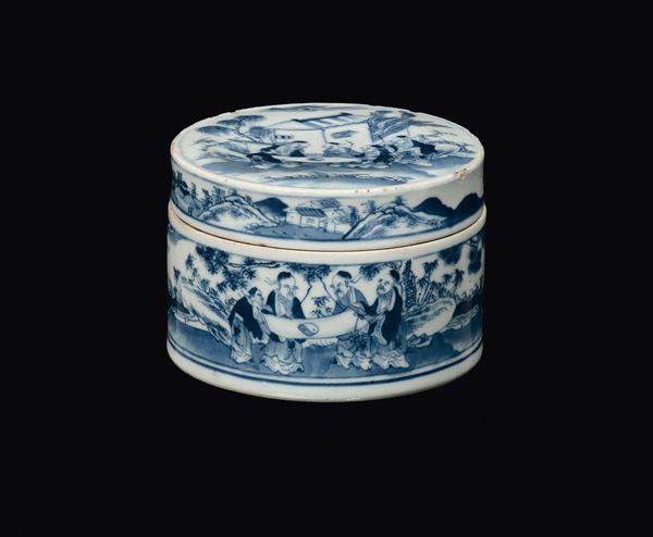 Scatola rotonda in porcellana bianca e blu con raffigurazioni di saggi, Cina, Dinastia Qing, XIX secolo
