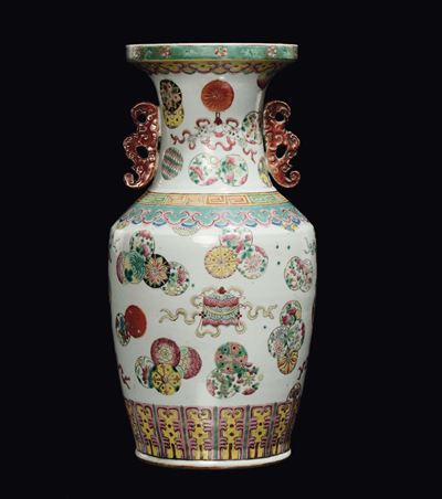 Vaso in Porcellana Famiglia Rosa a Doppia Ansa Rossa, Cina, Dinastia Qing, XIX Secolo