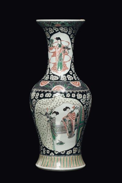 Vaso in Porcellana Famiglia Nera con Scene di Vita Orientale, Cina, Dinastia Qing, XIX Secolo