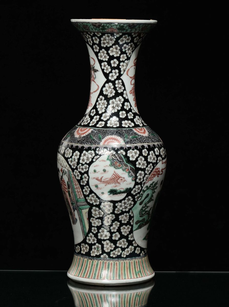 Vaso in Porcellana Famiglia Nera con Scene di Vita Orientale, Cina, Dinastia Qing, XIX Secolo