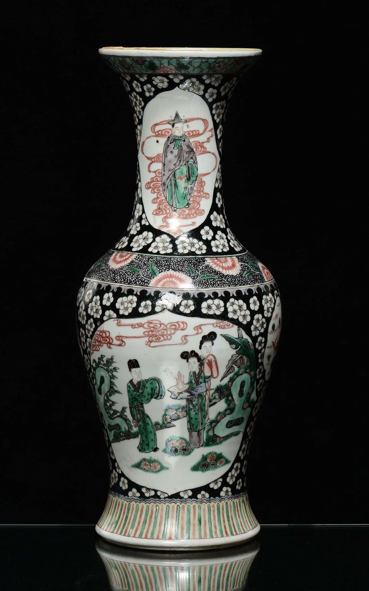 Vaso in Porcellana Famiglia Nera con Scene di Vita Orientale, Cina, Dinastia Qing, XIX Secolo
