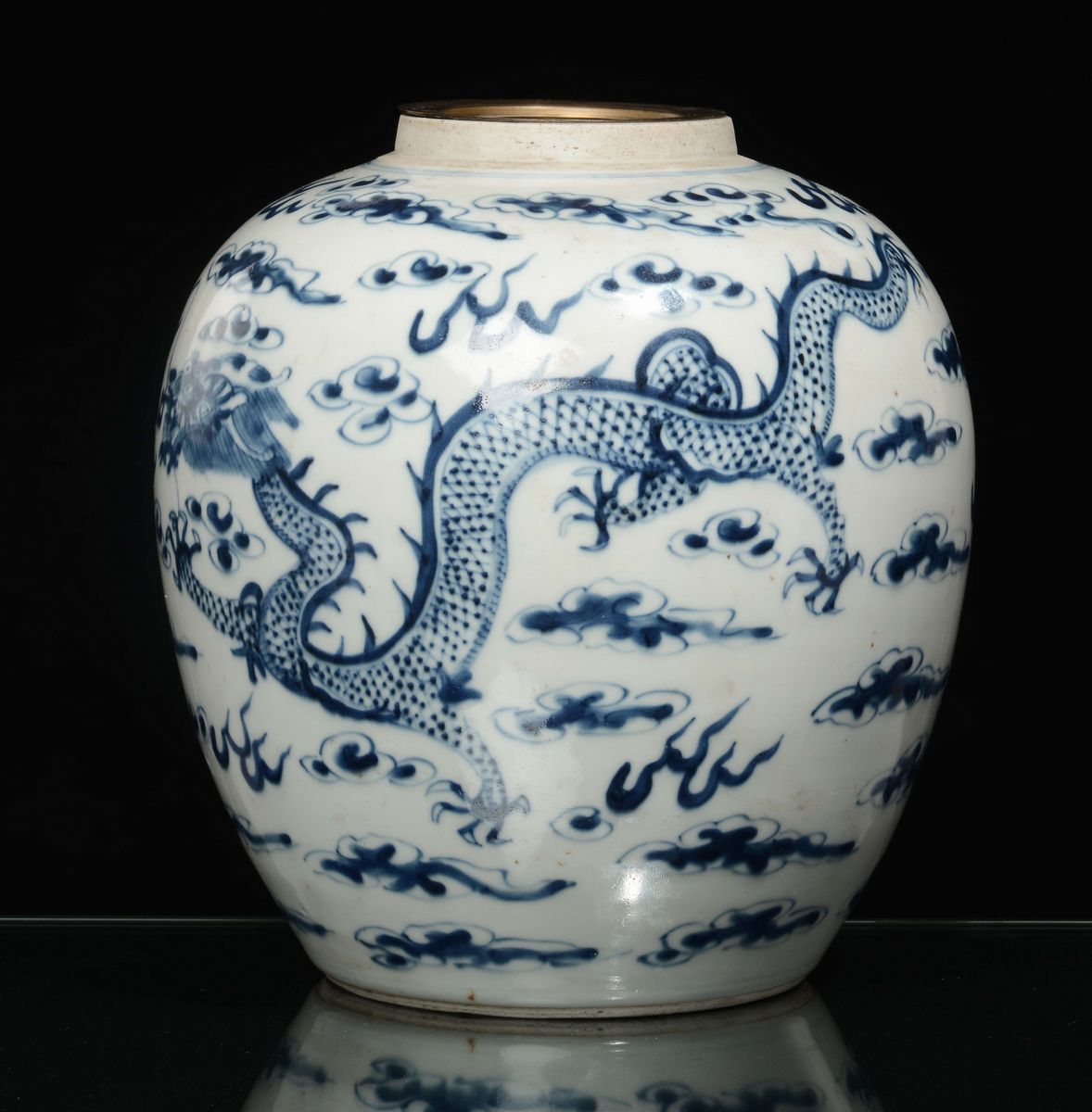 Potiches in Porcellana Bianca e Blu con Raffigurazioni di Draghi, Cina, Inizio XX Secolo