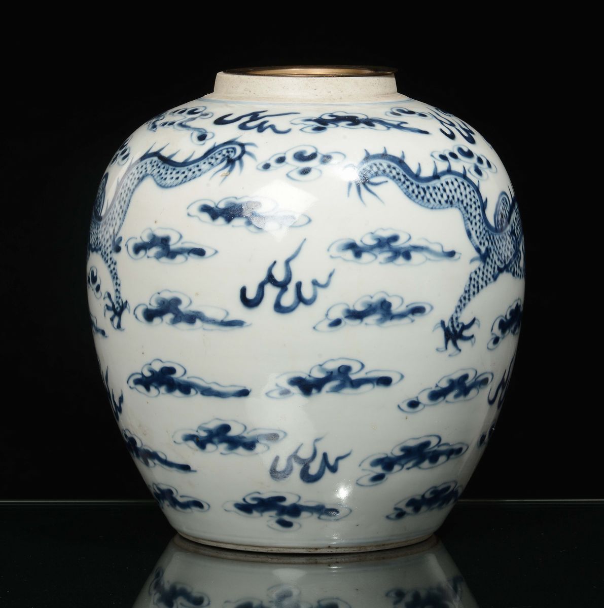 Potiches in Porcellana Bianca e Blu con Raffigurazioni di Draghi, Cina, Inizio XX Secolo