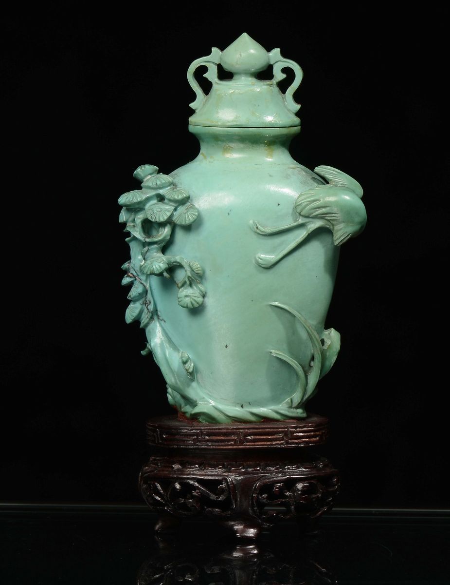 Vasetto Scolpito in Turchese con Cervo in Rilievo, Cina, Dinastia Qing, XIX Secolo