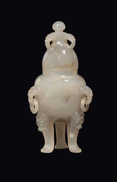Vasetto Tripode in Agata Bianca con Coperchio, Cina, Dinastia Qing, Fine XIX Secolo