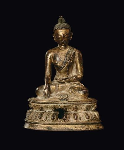 Scultura di Sakyamuni in Bronzo Dorato, Cina, Dinastia Ming, XVII Secolo