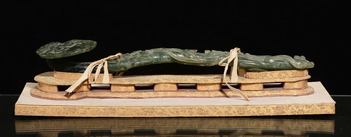 Ruyi in Giadeite Verde con Inclusioni di Bianco, Cina, Dinastia Qing, Inizio XX Secolo