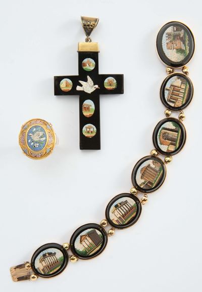 Lotto Composto da Bracciale, Anello e Pendente con Micromosaico
