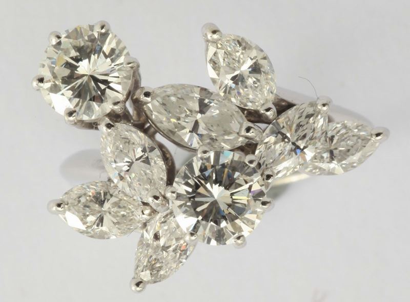 Anello con diamanti taglio rotondo e navette  - Asta Fine Jewels - I - Cambi Casa d'Aste