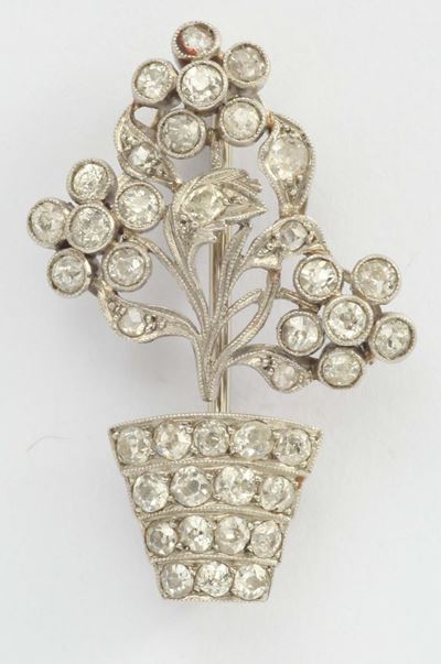 Spilla Raffigurante un Vaso di Fiori con Diamanti Taglio Huit - Huit