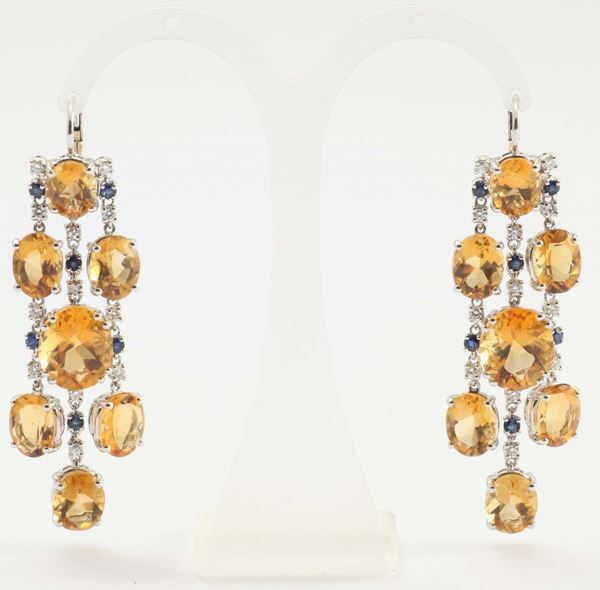 Orecchini chandelier con quarzi citrini, diamanti e zaffiri