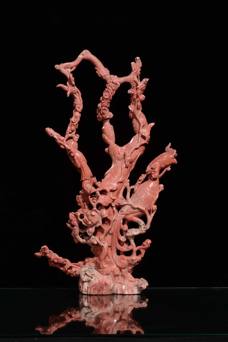 Gruppo in Corallo Composto da Guanyin con Fenice e Rami Fioriti, Cina, Dinastia Qing, Fine XIX Se...